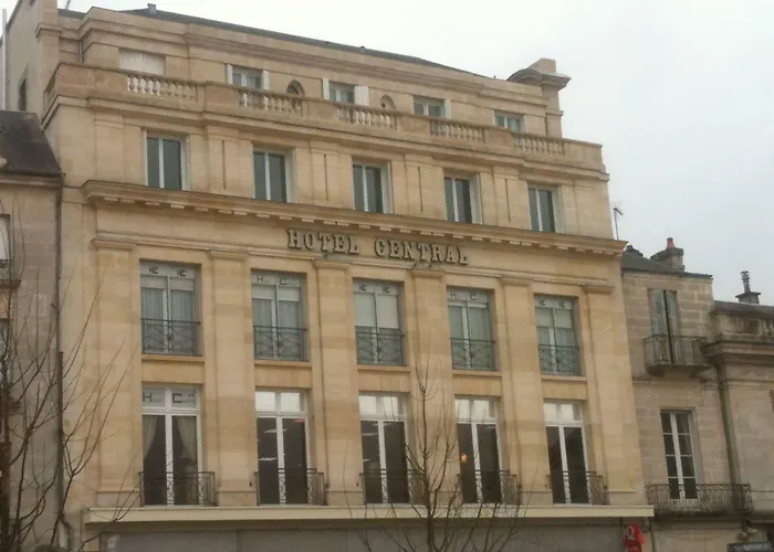 Central 3* بواتييه