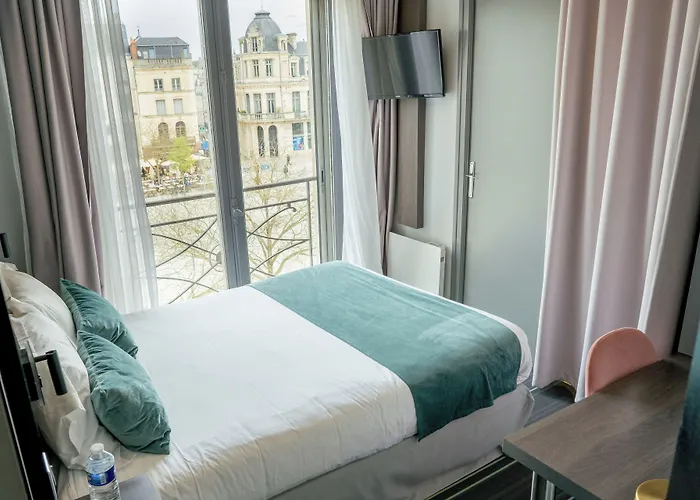 Central 3* بواتييه